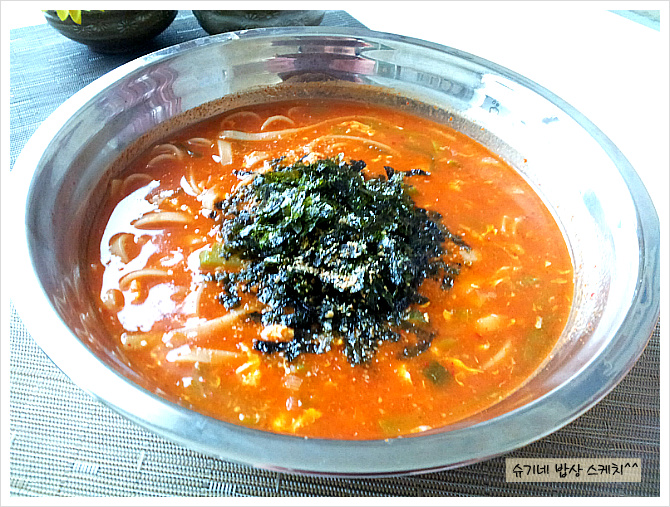 얼큰이 칼국수 이미지