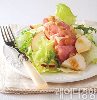 로즈메리 향 사과 햄 치즈샐러드