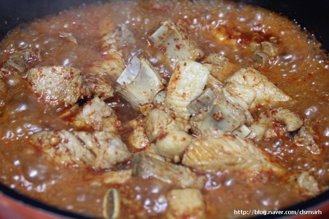 화끈하게 매운 돼지갈비찜