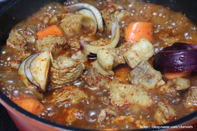 화끈하게 매운 돼지갈비찜