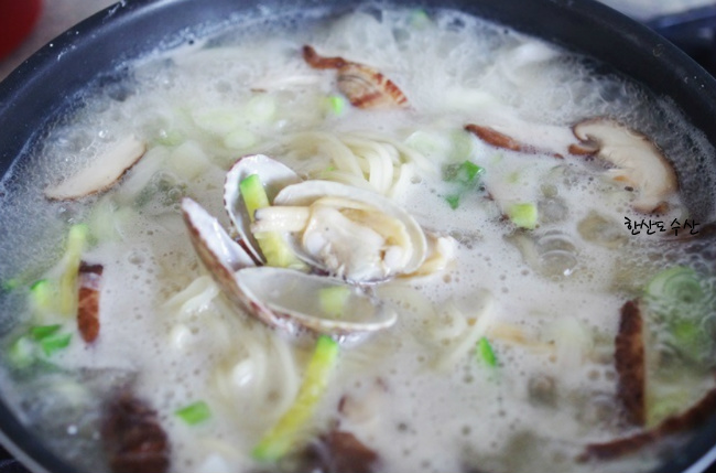 황금칼국수 이미지