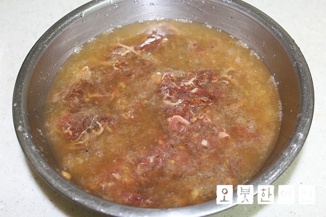 황금뚝배기 이미지